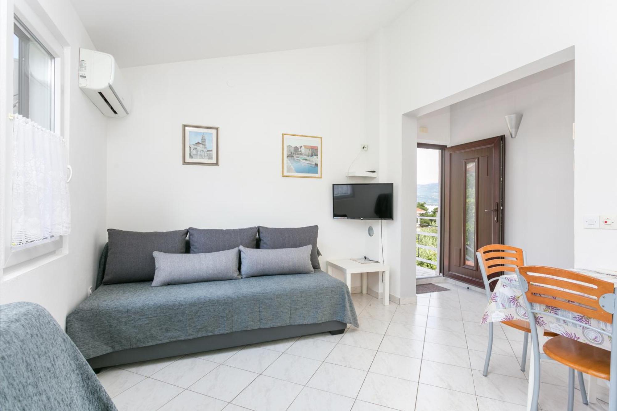 Apartments By The Sea Slatine, Ciovo - 6000 Bilik gambar